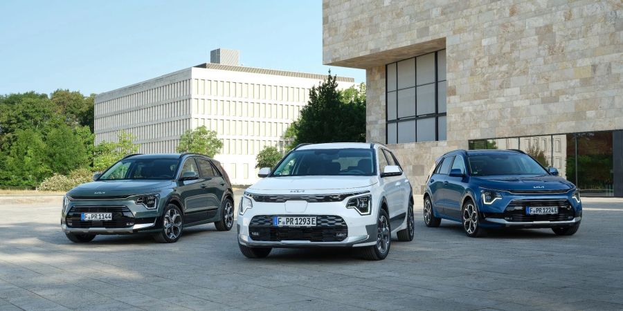 Trio unter Strom: Kia bringt den neuen Niro als Hybrid (l-r), E-Auto und Plug-in-Hybrid an den Start.