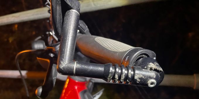 Radfahrer verletzt sich bei Selbstunfall.