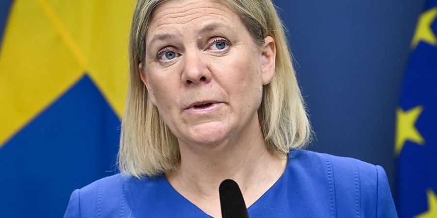 dpatopbilder - Magdalena Andersson, Ministerpräsidentin von Schweden, spricht während einer Pressekonferenz mit dem Vorsitzenden der Moderaten Sammlungspartei Kristersson. Foto: Henrik Montgomery/Tt/TT News Agency/AP/dpa