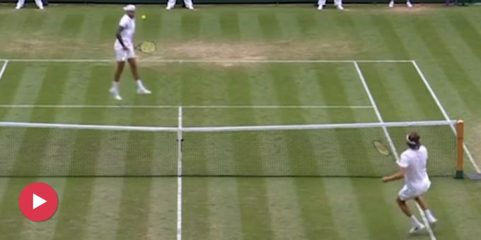 Abgeschossen! - Kyrgios gewinnt Chaos-Duell mit Tsitsipas in Wimbledon