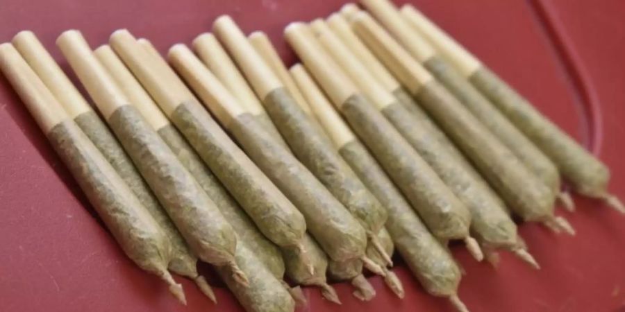 Selbsgedrehte Marihuana-Zigaretten, auch Joints genannt. Foto: Matthew Brown/AP/dpa