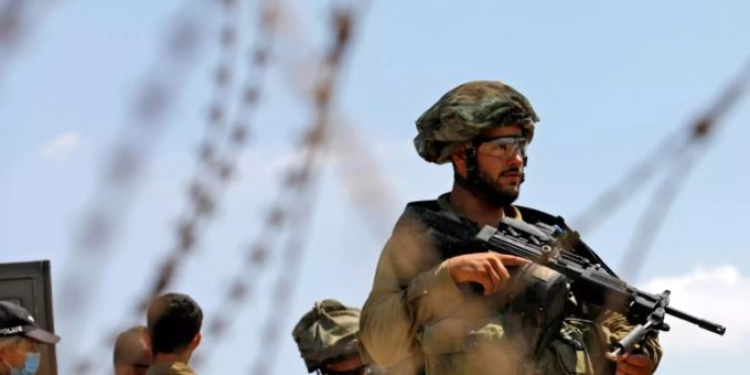 Soldaten patrouillieren in der Nähe von Dschenin. Israel Armee