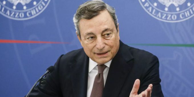 Mario Draghi, Premierminister von Italien, spricht während einer Pressekonferenz im Chigi-Palast. Foto: Fabio Frustaci/Pool ANSA/AP/dpa Mario Draghi, Premierminister von Italien, spricht während einer Pressekonferenz im Chigi-Palast. Foto: Fabio Frustaci/Pool ANSA/AP/dpa