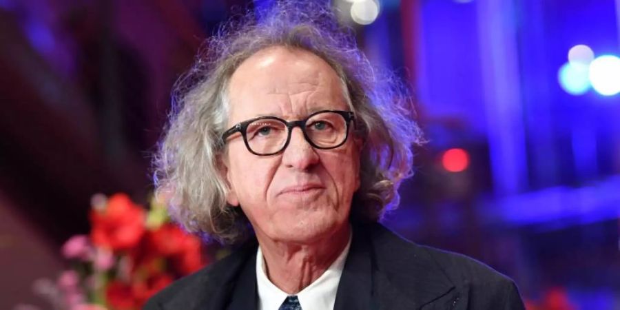 Mit wilder Frisur: Geoffrey Rush wird 70. Foto: Jens Kalaene/dpa-Zentralbild/dpa