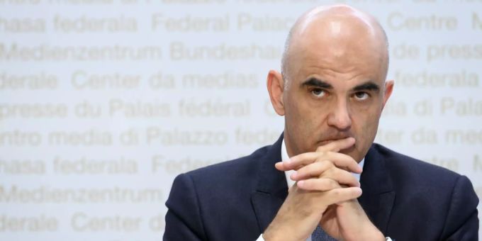 Laut Alain Berset verbreitet sich das Coronavirus stark bei den Ungeimpften. Coronavirus