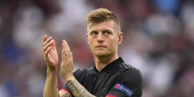 Toni Kroos appelliert ans Wählen. Foto: Frank Augstein/Pool AP/dpa Toni Kroos appelliert ans Wählen. Foto: Frank Augstein/Pool AP/dpa