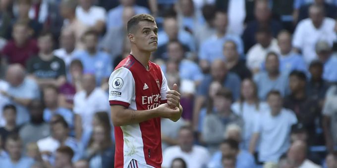 Granit Xhaka sieht sich nach seinem Platzverweis gegen Manchester City heftiger Kritik gegenüber. Granit Xhaka