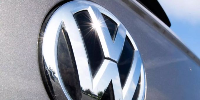 Volkswagen droht im Rechtsstreit um mutmasslich vertragswidrige Abschalteinrichtungen eine Schlappe vor dem Europäischen Gerichtshof (EuGH). Foto: Julian Stratenschulte/dpa Volkswagen droht im Rechtsstreit um mutmasslich vertragswidrige Abschalteinrichtungen eine Schlappe vor dem Europäischen Gerichtshof (EuGH). Foto: Julian Stratenschulte/dpa