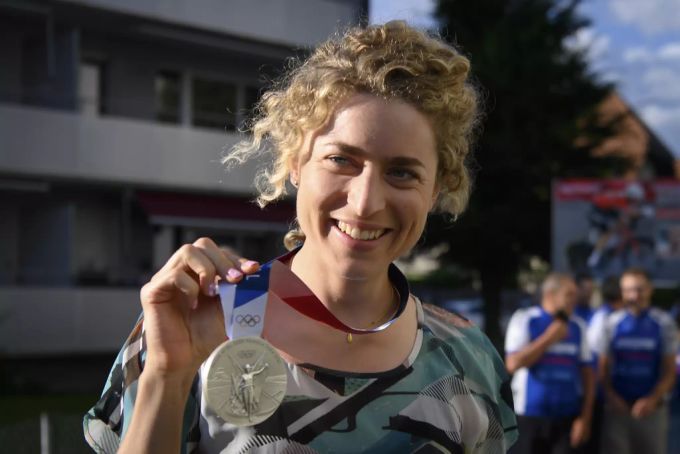 Marlen Reusser mit ihrer Olympia-Silbermedaille. Marlen Reusser