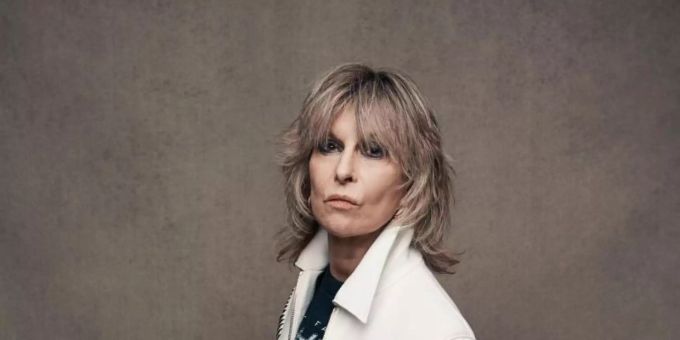 Chrissie Hynde verbeugt sich mit dem Cover-Album «Standing In The Doorway» vor Bob Dylan. Foto: Matt Holyoak/BMG/dpa Chrissie Hynde verbeugt sich mit dem Cover-Album «Standing In The Doorway» vor Bob Dylan. Foto: Matt Holyoak/BMG/dpa