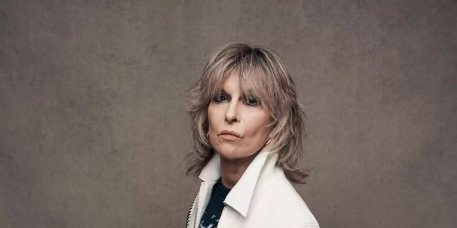 Chrissie Hynde verbeugt sich mit dem Cover-Album «Standing In The Doorway» vor Bob Dylan. Foto: Matt Holyoak/BMG/dpa