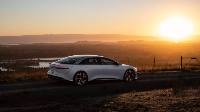 Nicht nur optisch ist der Lucid Air Grand Touring ein Leckerbissen, auch Technik-Fans kommen voll auf ihre Kosten Lucid Air Grand Touring