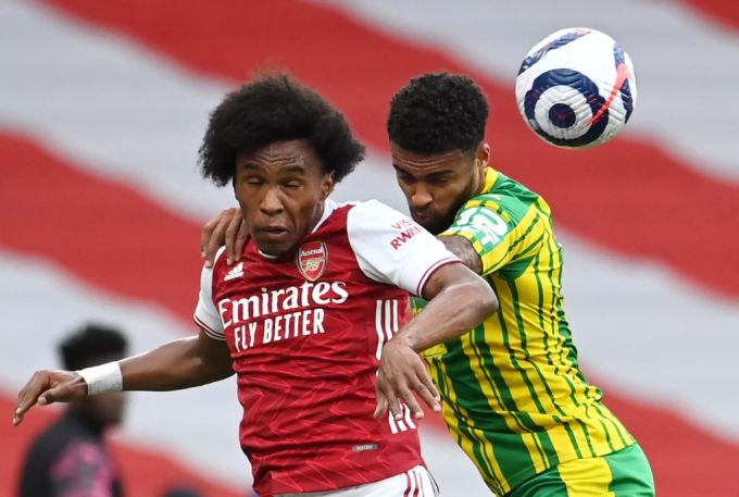 Willian (links) spielt unter Mikel Arteta keine Rolle mehr – und kann Arsenal verlassen. Willian