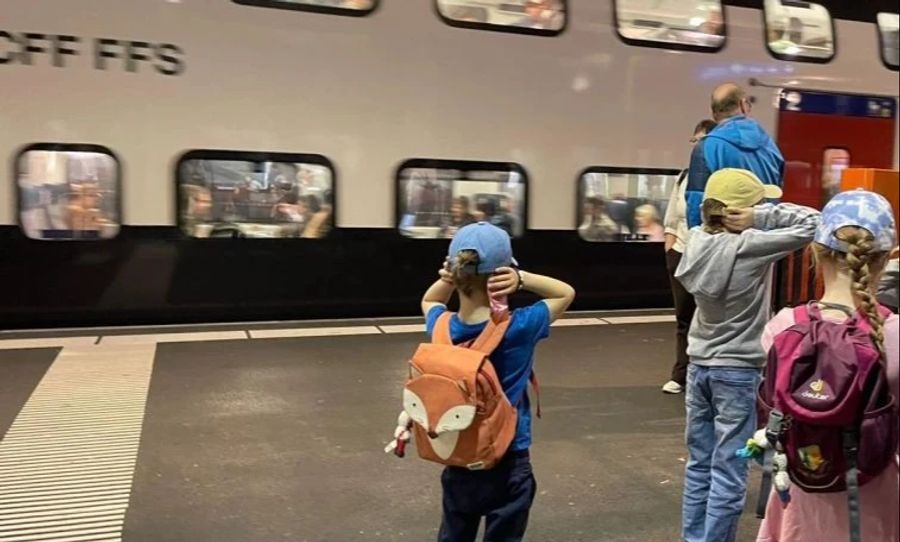 Das laute Bohren am Bahnhof Bern schreckt auch Kinder auf.