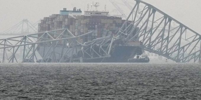 Das Containerschiff «Dali» vor den Trümmern der Francis Scott Key Bridge. (Archivbild) Foto: Matt Rourke/AP/dpa Das Containerschiff «Dali» vor den Trümmern der Francis Scott Key Bridge. Foto: Matt Rourke/AP/dpa