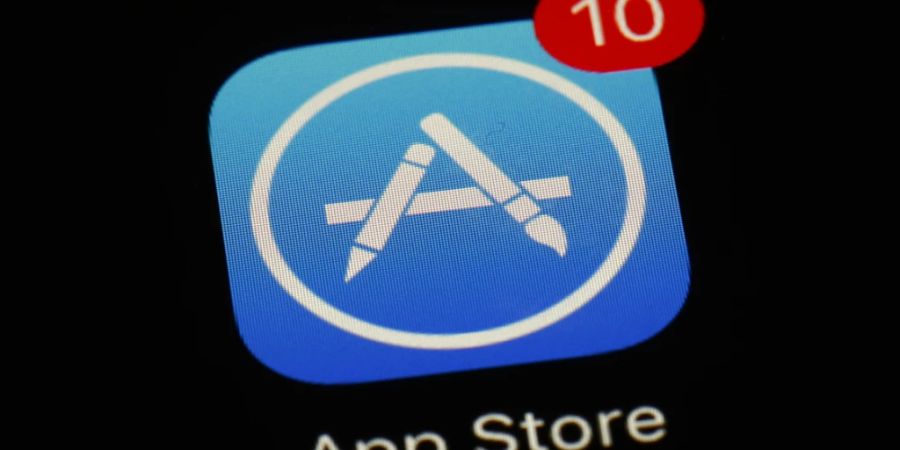 Musikstreaming-Anbieter dürfen ihre Nutzer im Europäischen Wirtschaftsraum künftig zwar zu einem Abo-Abschluss ausserhalb des App Stores von Apple leiten. Der iPhone-Konzern will dafür aber eine Gebühr von bis zu 27 Prozent vom Kaufpreis kassieren. (Archivbild)