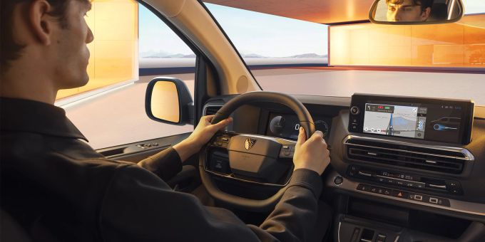 Moderne Konnektivitätslösungen wie ein Touchscreen-Infotainmentsystem mit Smartphone-Integration sind verfügbar. Peugeot Traveller