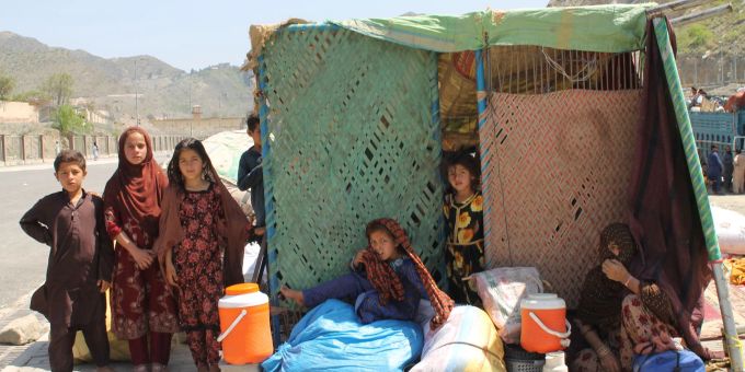 Abschiebekampagne - Ausweisungen: Eine Million Afghanen verlassen Pakistan