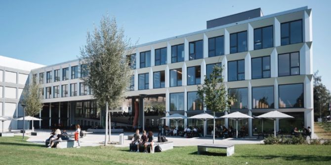 Bildungszentrum Uster Wände beschmiert