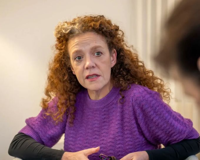Shirley Grimes wurde von den Lesenden des BärnerBär für ihr Projekt «Kultur am Bettrand» ausgezeichnet.