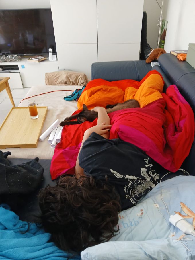 Seit Corona Alltag für Olivia: Wegen Long Covid ist die 13-Jährige erschöpft und verlässt das Haus kaum. corona