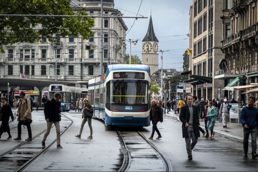 Die SBB stellen Extrazüge bereit, die VBZ werden mehr Busse und Trams als üblich im Einsatz haben.