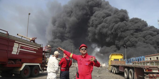 Die Verletztenzahlen nach der Explosion an einem iranischen Hafen steigen stündlich weiter an. Rettungskräfte Explosion Hafen Iran