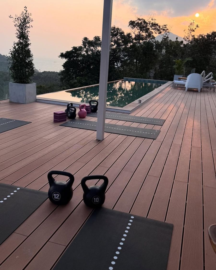 Dort führt sie Yoga- und Fitness-Retreats in kleinen Gruppen.