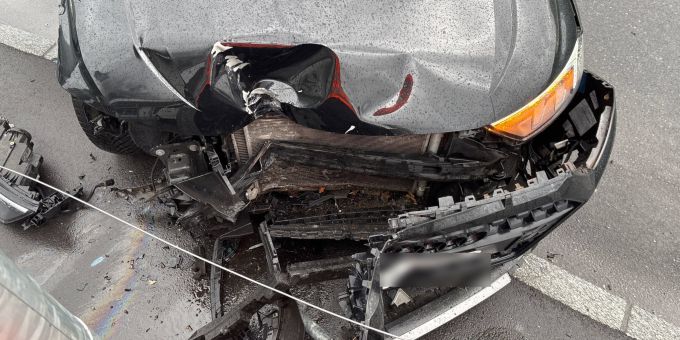 Selbstunfall infolge Sekundenschlaf in Netstal GL Selbstunfall