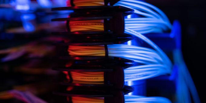 Aus Sicht von Bitkom-Präsident Ralf Wintergerst muss sich Deutschland aus einseitigen Abhängigkeiten lösen, auch bei digitaler Infrastruktur. (Symbolbild). Infrastruktur