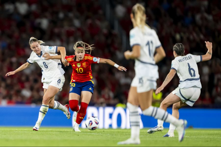 Gegen die Weltmeisterinnen aus Spanien verlieren sie mit 0:2.