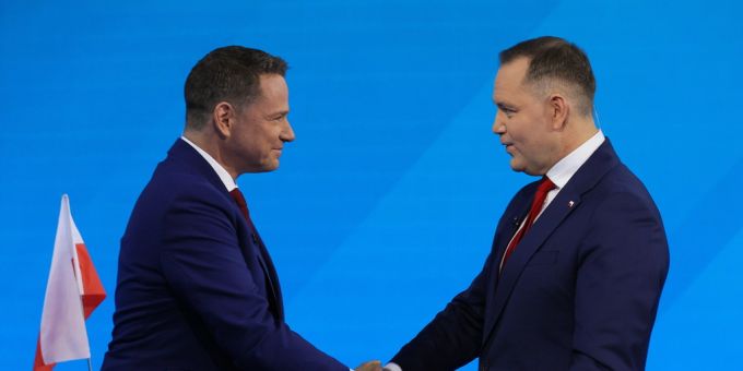 Der liberale Warschauer Bürgermeister Rafal Trzaskowsk (l.) und der nationalkonservative Historiker Karol Nawrocki. Einer von beiden wird heute zum Präsidenten von Polen gewählt. (Archivbild) Polen Präsidentschaftswahlen Kandidaten
