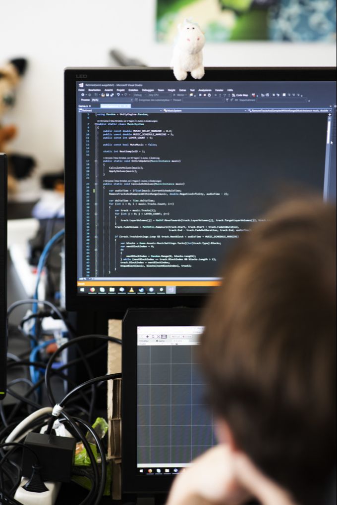Wie auch bei anderen Games durchläuft die Entwicklung von Cyberpunk 2 mehrere Phasen. (Symbolbild) Spieleentwickler Cyberpunk 2