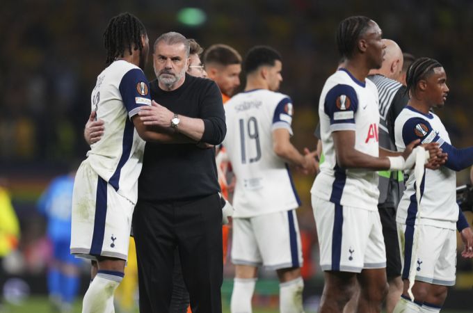 Ange Postecoglou muss Tottenham verlassen. Das sorgt einem Bericht zufolge für viel Ärger unter den Spielern. Tottenham Hotspur