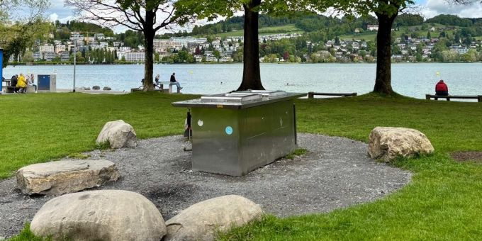 Mit solchen Elektrogrills wie diesem am Vierwaldstättersee in der Stadt Luzern soll Qualm verhindert werden. Elekrogrills