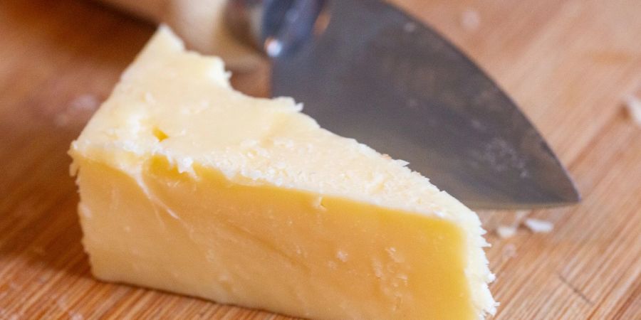 Cheddar statt Job: Der Polizist gab an, den Käse vor der Vernichtung schützen zu wollen.