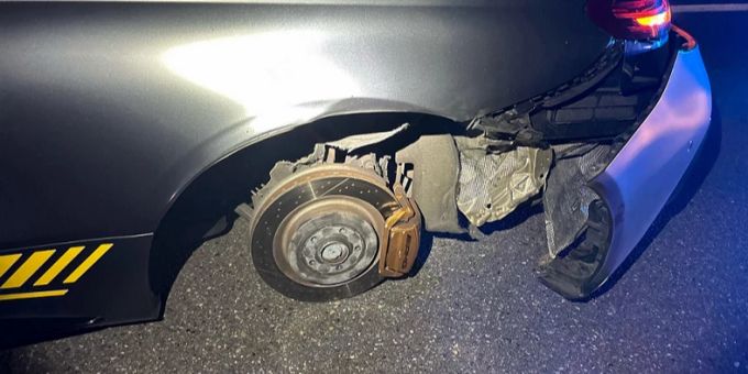 Schaffhausen - Autofahrer (22) verliert Rad auf der A4