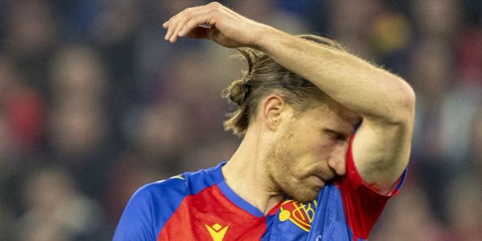 Für Michael Lang endet eine lange Zeit beim FC Basel etwas enttäuschend. Michael Lang FC basel