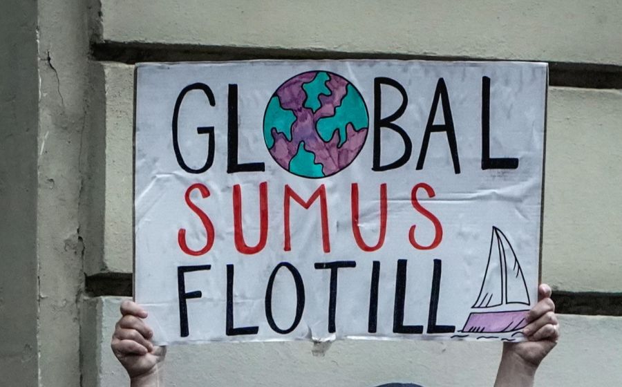 Die Mitglieder der Global Sumud Flotilla berichten von menschenverachtenden Bedingungen.