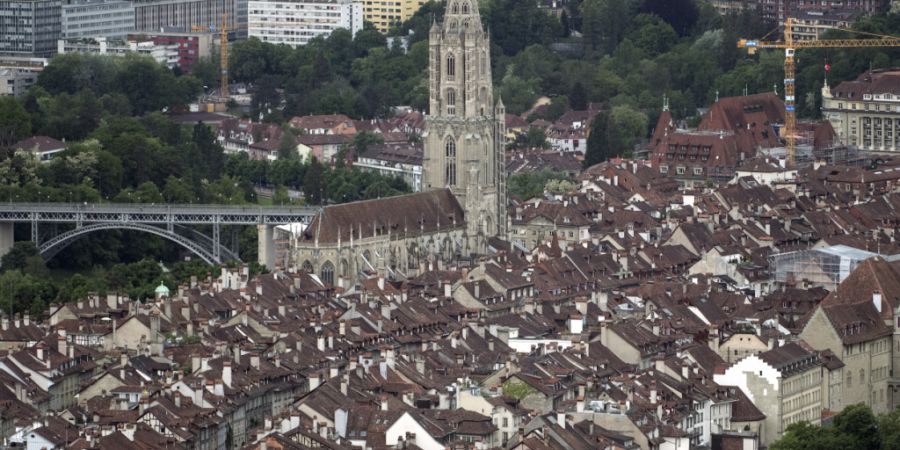 Der Gemeinderat der Stadt Bern will die Untere Altstadt vom motorisierten Verkehr entlasten. (Archivbild)