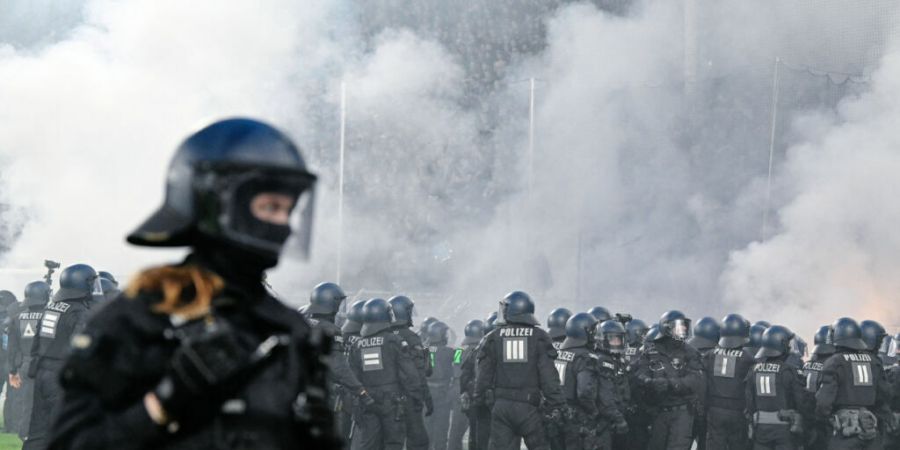 Insgesamt standen beim Pokal-Derby zwischen Mannheim und Kaiserslautern rund 1400 Sicherheitskräfte im Einsatz.