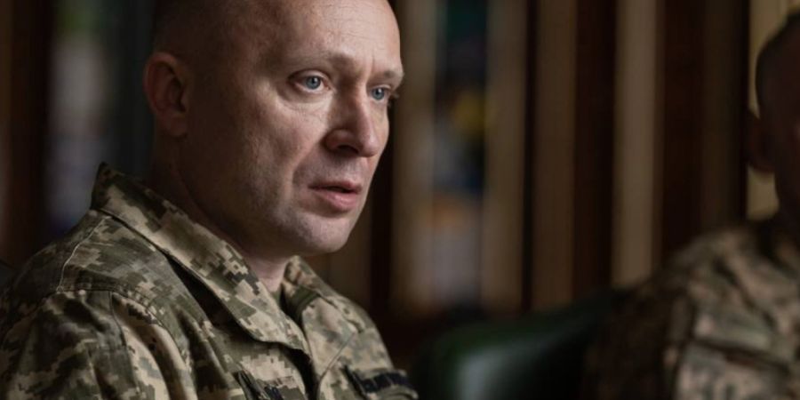 HANDOUT - Dieses vom Pressebüro des ukrainischen Präsidenten zur Verfügung gestellte Foto zeigt den neuen Oberbefehlshaber der ukrainischen Streitkräfte, Mychajlo Drapatyj, während...