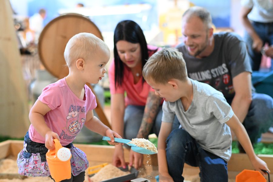 Bei den vielfältigen interaktiven Mitmachaktionen haben auch die kleinen Besucherinnen und Besucher an der OHA ihren Spass.