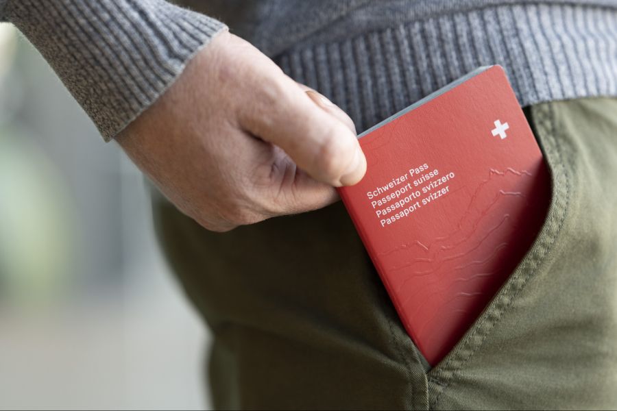 Gesuche für den Schweizer Pass stammen vor allem von deutschen Staatsbürgerinnen und -bürgern.