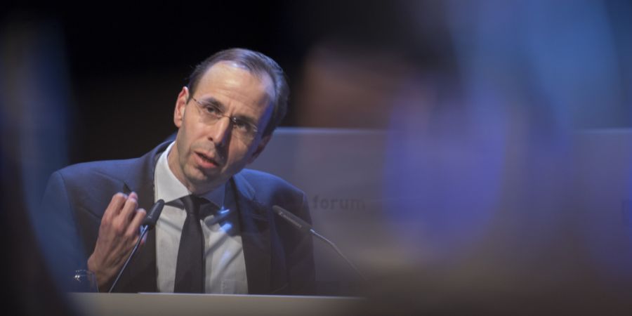 Der Wirtschaftshistoriker Tobias Straumann regte im Interview mit Tamedia eine Diskussion über neue Zuwanderungsinstrumente an. (Archivbild)