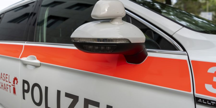 Die Baselbieter Polizei rückte in Liesberg aus. Dort wurde ein Autolenker bei einer Kollision verletzt. (Archivbild)