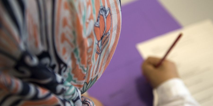 Der Zürcher Kantsonrat fordert ein Kopftuchverbot an den Schulen - für Lehrerinnen und Schülerinnen. (Symbolbild)