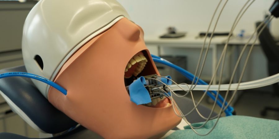 Der neue Zahnarzt-Roboter ist etwa so gross wie ein Weinkorken.