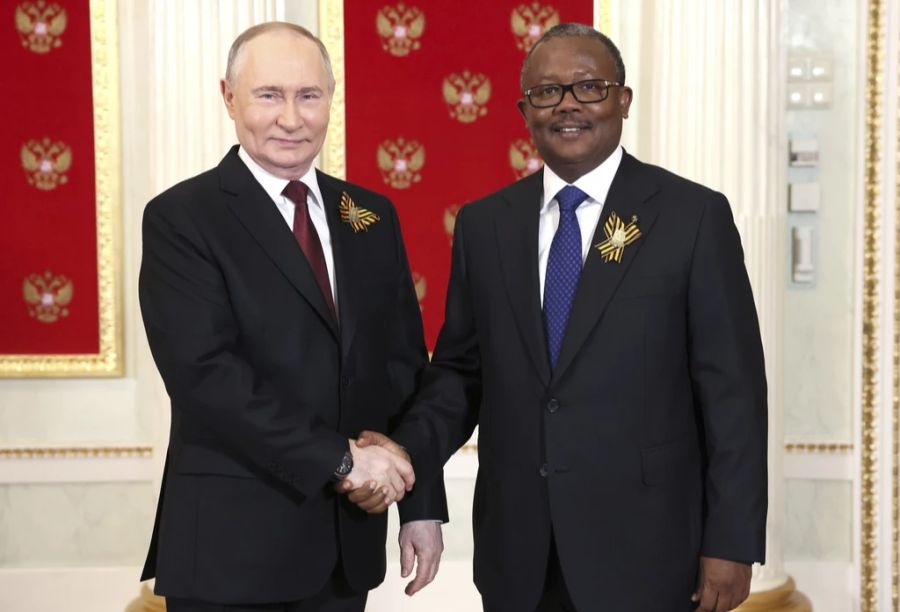 Auch Umaro Sissoco Embaló, der Präsident von Guinea-Bissai wird in Moskau empfangen.