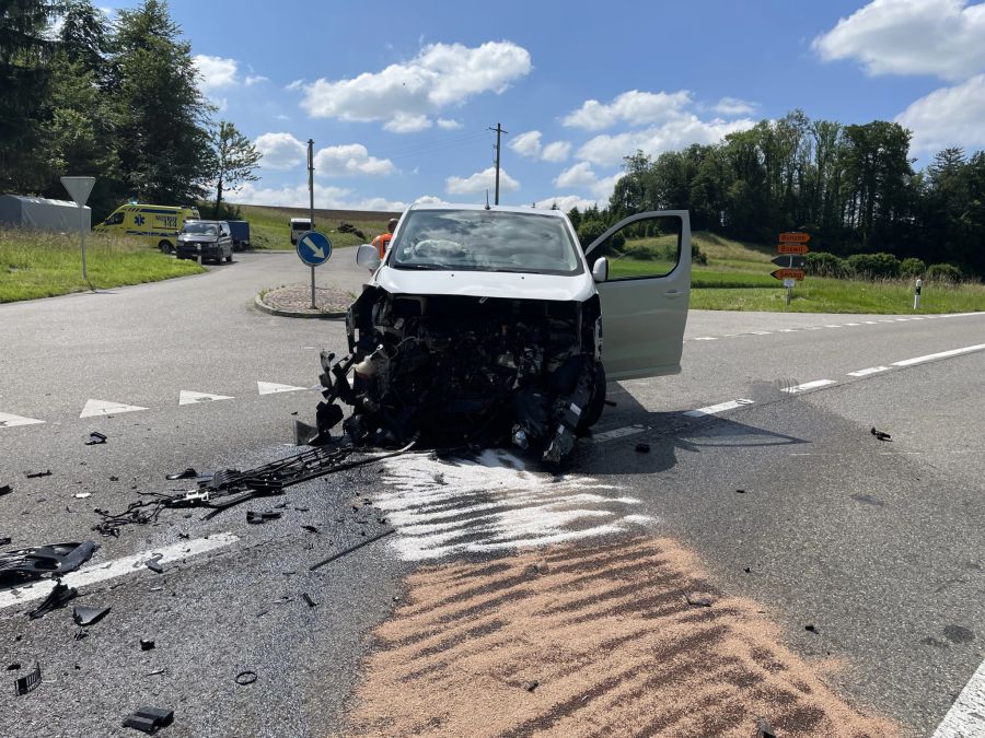 Beide Fahrer wurden verletzt.